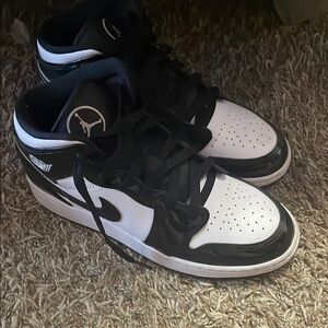 Nike youth Jordan 1 Mid Carbon Fiber